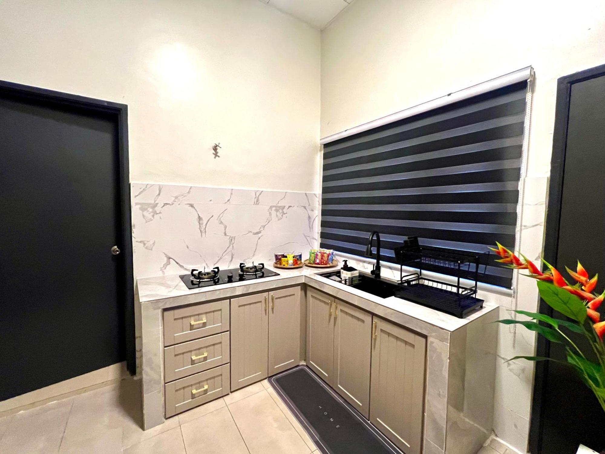 Quayside Cove Homestay - Corner House, Shah Alam Rimbayu Netflix Syok Tv Bbq Esterno foto
