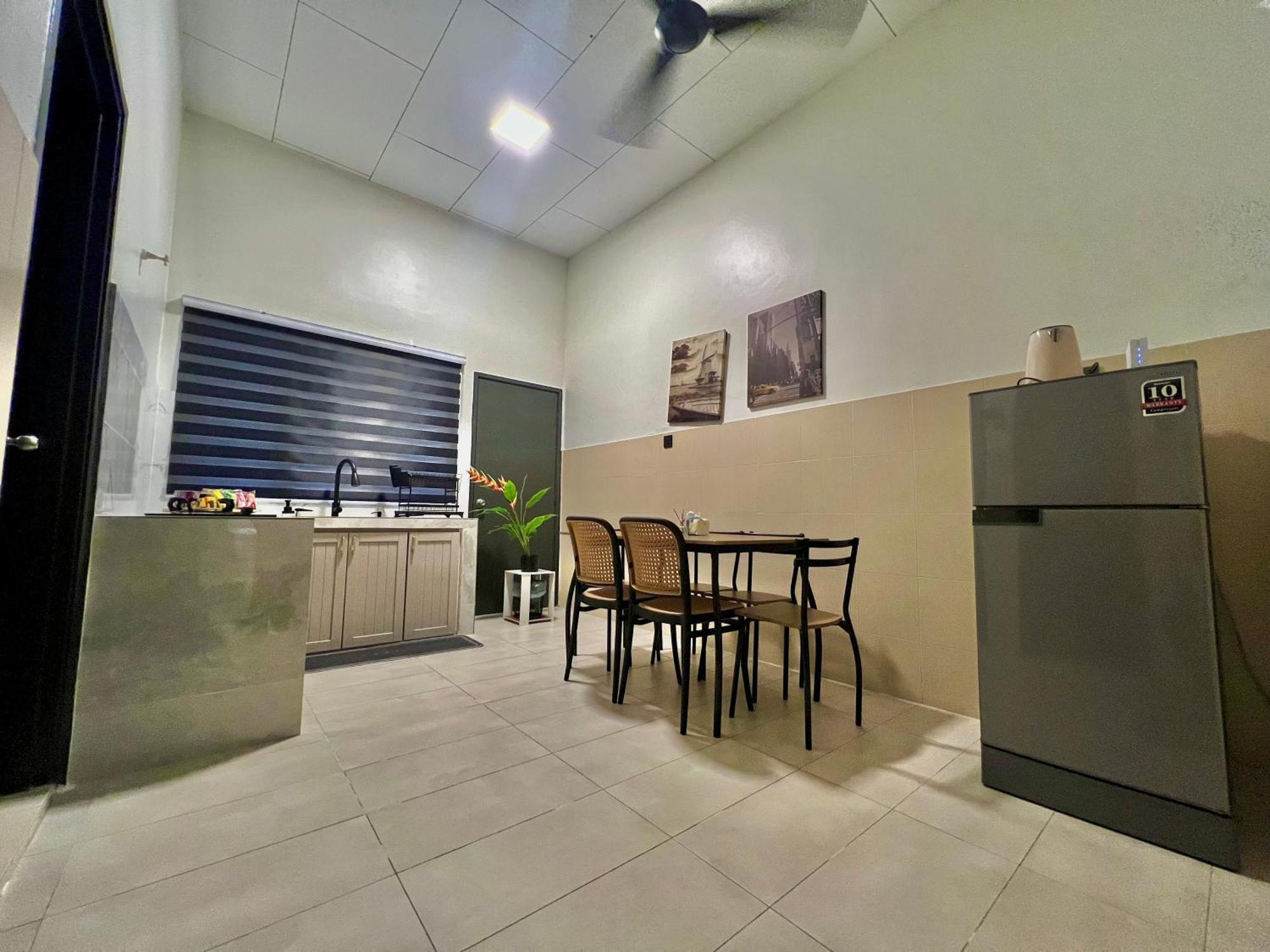 Quayside Cove Homestay - Corner House, Shah Alam Rimbayu Netflix Syok Tv Bbq Esterno foto
