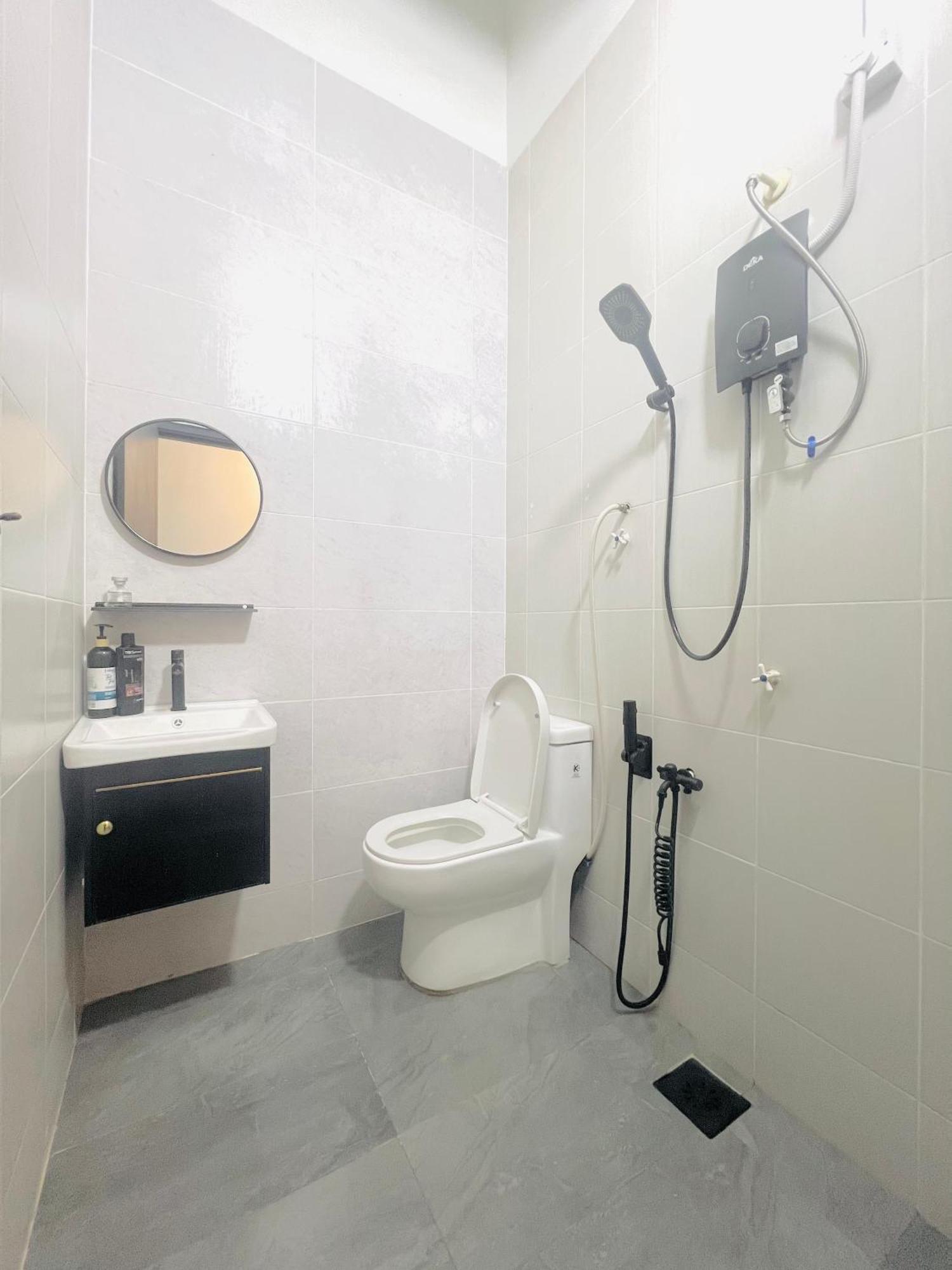 Quayside Cove Homestay - Corner House, Shah Alam Rimbayu Netflix Syok Tv Bbq Esterno foto
