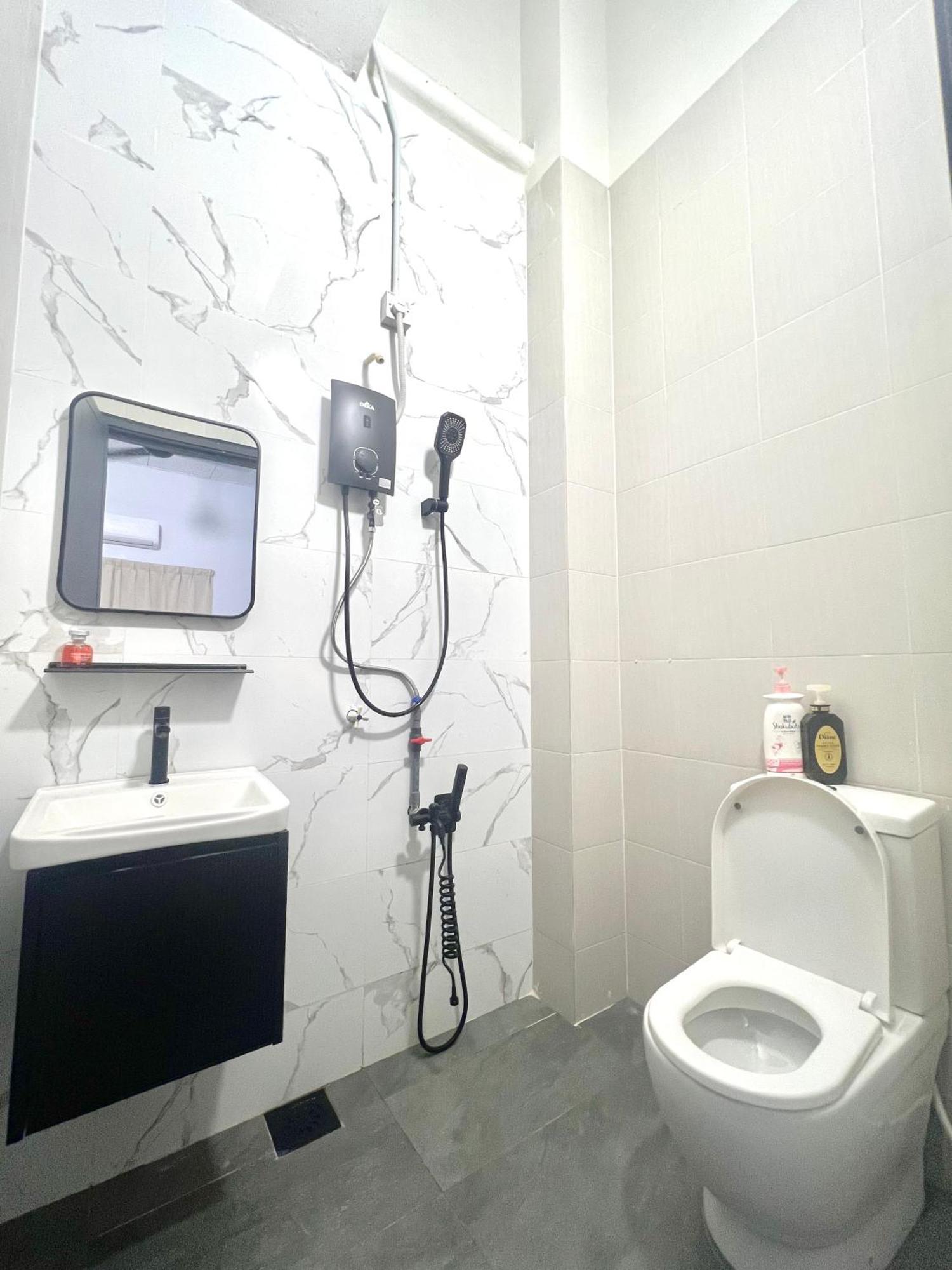 Quayside Cove Homestay - Corner House, Shah Alam Rimbayu Netflix Syok Tv Bbq Esterno foto